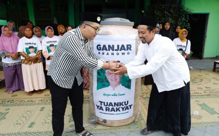 Safari ke Pesantren di Yogyakarta, Santri Ganjar Borong Produk UMKM Lokal Dibagikan ke Warga