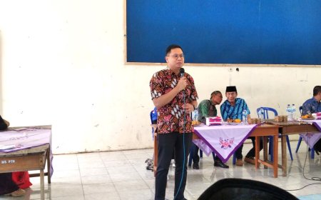 Anggota DPR RI Komisi X Beri Beasiswa kepada Pelajar dan Mahasiswa di Purworejo