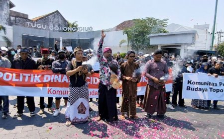 Warga Gelar Aksi Tapa Bisu Tolak Politik Dinasti