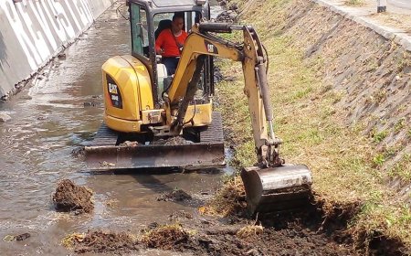 Ratusan Santri Terjuan ke Sungai Belik
