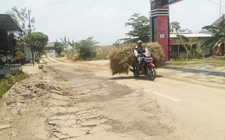 Rusak Berat Gegara Truk Material Proyek Tol, Jalan Senden-Sekarsuli Belum Diperbaiki