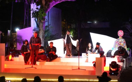 Menikmati Kopi dan Puisi di Angkringan Sastra