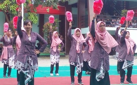 Tari “Gumyak Makaryo” Meriahkan Rangkaian HUT SMK N 1 Sewon