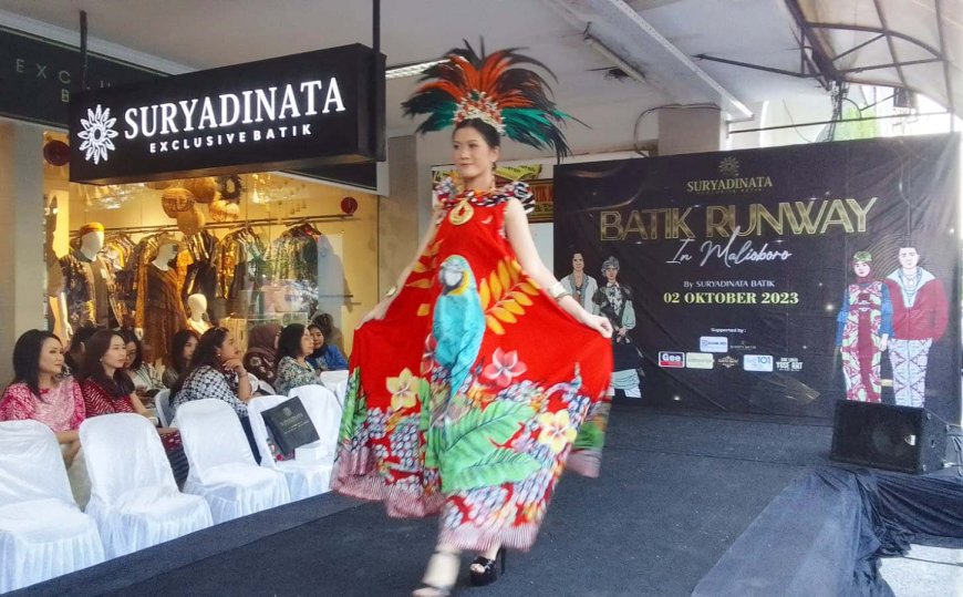 Gandeng Puluhan Desainer, Suryadinata Gelar Fashion Show Batik Runway in Malioboro