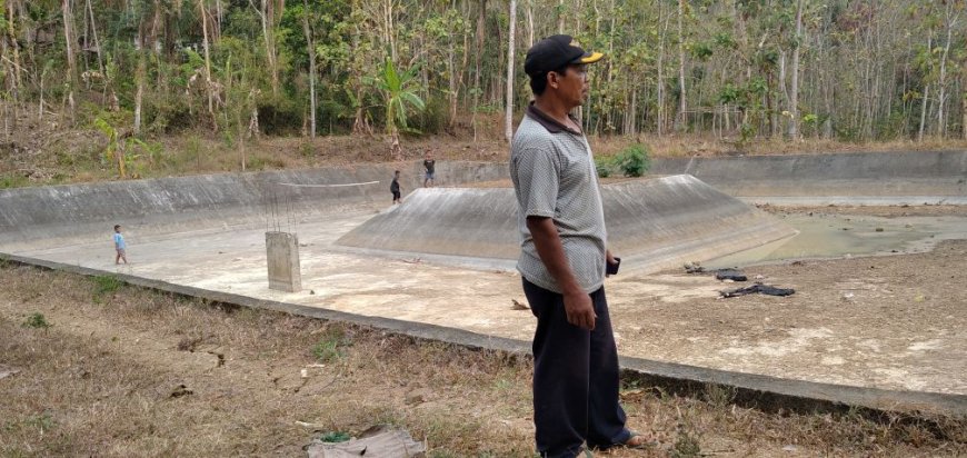 Embung Sidomulyo Saat Kemarau Gersang, Musim Hujan Bermunculan Air Mancur