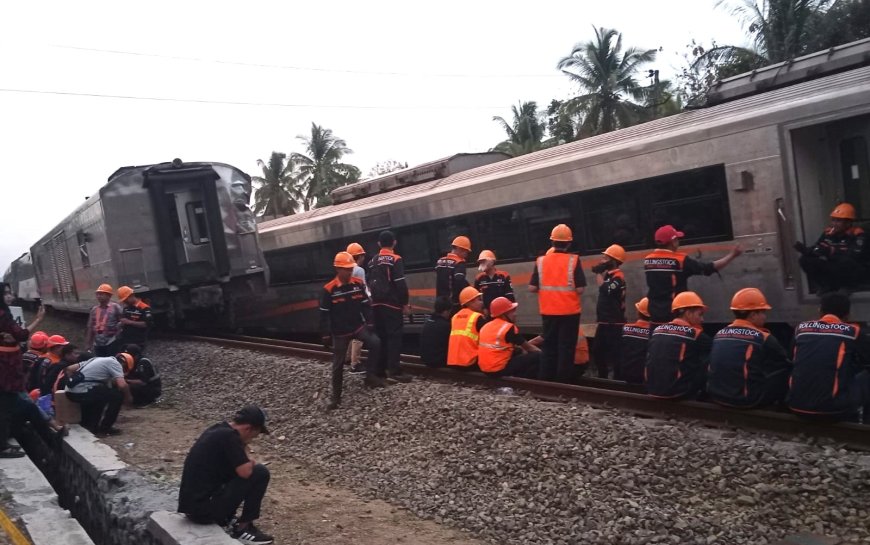 KA Argo Semeru dan Argo Wilis yang Anjlok Dievakuasi