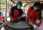 Warga Besole Bantul Membuat Briket dari Sampah