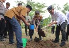Polres Kebumen Menambah Koleksi Pohon di Hutan Kota