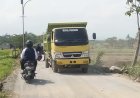 Akibat Truk Bermuatan Material Jalan Tol, Jalan di Desa Manjungan Ngawen Rusak Berat