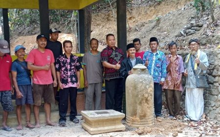 Direktur PDAM Purworejo Bantu Memindahkan Situs Purbakala Lingga dan Yoni ke Museum Batu Mini