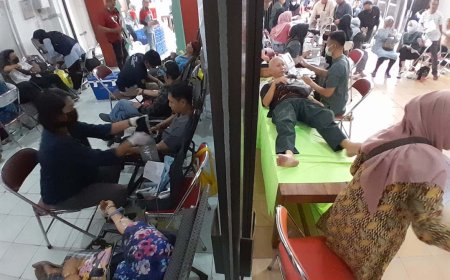 Selain Donor Darah, JNE Menggelar Operasi Katarak Gratis, Peserta Antusias