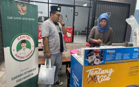 Santri Ganjar Borong Dagangannya, Rara: Ini Sangat Membantu Kami