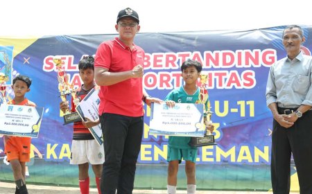 Laga Berakhir, Wabup Serahkan Hadiah Liga Dispora U-11