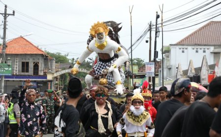 Kirab Bregada dan Ogoh-ogoh Memeriahkan Hari Jadi Kalurahan Margomulyo Sleman