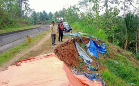 Hujan Deras Disertai Angin Kencang Mengakibatkan Longsor dan Banjir di Kebumen