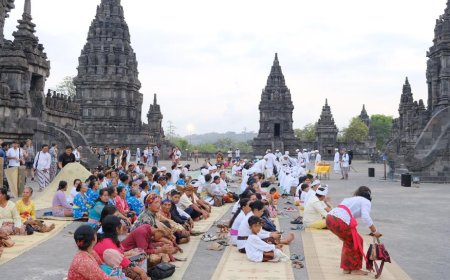 Ribuan Umat Hindu Langitkan Doa untuk Palestina di Candi Prambanan