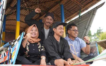 Gerobak Sapi Menarik Perhatian Bupati