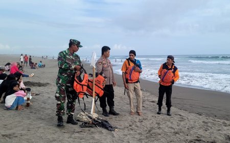Dua Pengunjung Pantai Bocor Kebumen Terseret Ombak