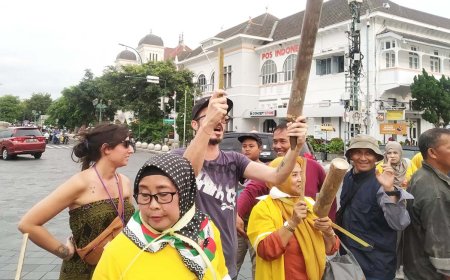 Gelar Happening Art Kentongan, Relawan AMIN Ingatkan Dominasi Oligarki