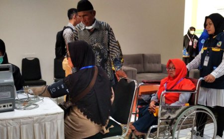 Disabilitas dan Lansia Mengikuti Simulasi Alat Bantu