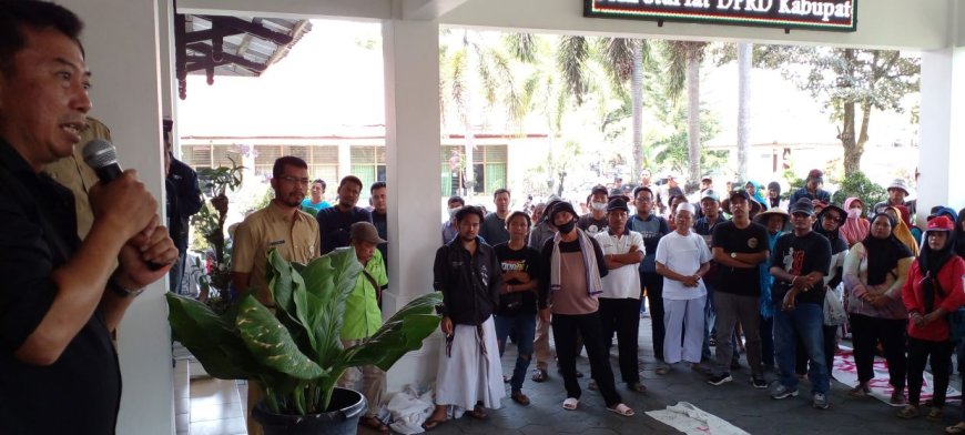Ratusan Warga Unjuk Rasa di DPRD Bantul, Tolak IPLT Ponggok