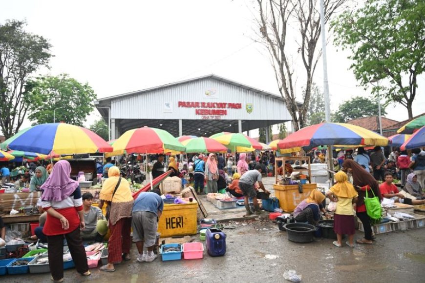 Pedagang Pasar Rakyat Pagi Kebumen Hanya Bayar Retribusi
