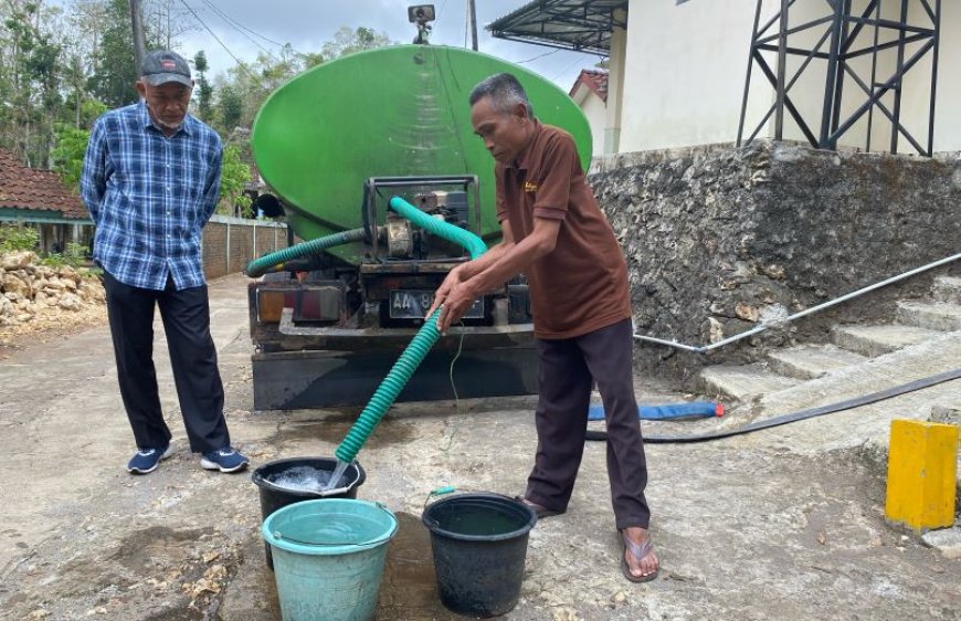 Sri Purnomo Berikan Bantuan Air Bersih untuk Warga Tepus Gunungkidul