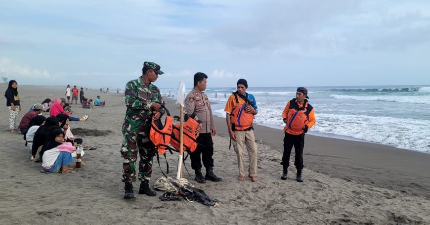Dua Pengunjung Pantai Bocor Kebumen Terseret Ombak