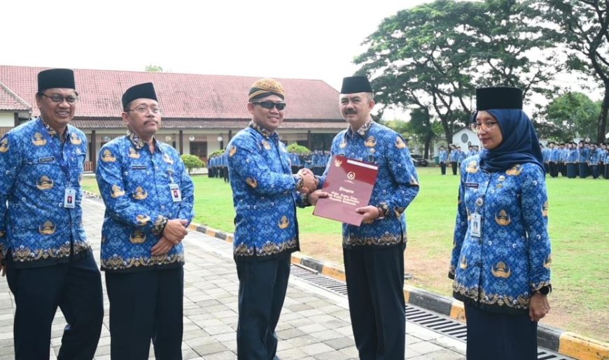 Cerita Bupati Kebumen yang Tegas Menolak Titipan Jabatan