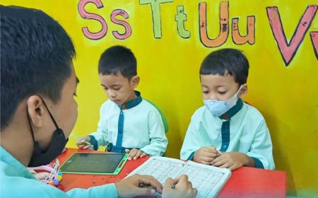 Banyak Sisi Negatifnya, Orang Tua Harus Bisa Mengontrol Penggunaan Media Sosial Pada Anak