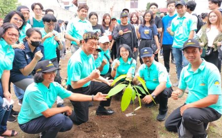 Mahasiswa UAJY Tanam 200 Pohon di Lingkungan Kampus