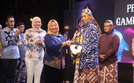 50 Kelompok Kebudayaan Terima Hibah Gamelan dan Alat Musik
