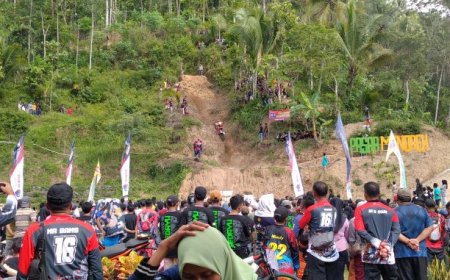 Ribuan Crosser Bersaing Taklukkan Medan Terjal Perbukitan Menoreh