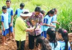 Tanam Benih Kacang Ajarkan Anak jadi Petani Milenial