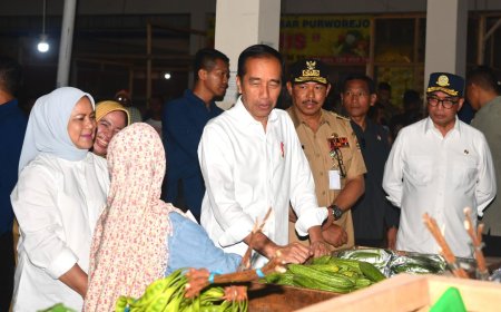 Presiden Jokowi Mengunjungi Pasar Tradisional Purworejo, Cabai Rawit Rp 70 Ribu Murah Sekali...