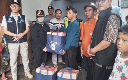 Bupati Serahkan Bantuan Logistik Korban Musibah Angin Kencang