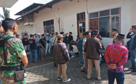 Warga Dingkikan Bantul Geruduk Kantor Kalurahan
