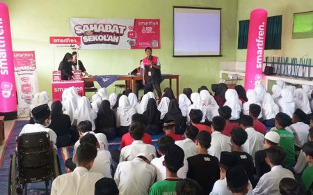 Menjangkau 154 Sekolah di DIY & Jawa Tengah, Smartfren Menggelar Smartfren Pelatihan Literasi Digital
