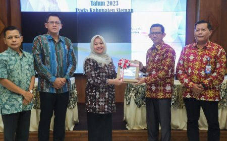 Bupati Sleman Menerima Laporan Hasil Evaluasi BPKP