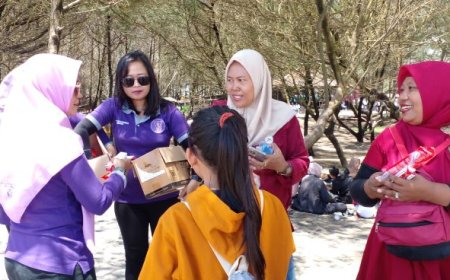 Dokter Gigi Gelar Aksi Bersih Sampah di Pantai Cemara Sewu