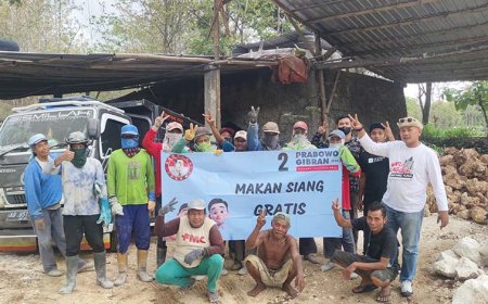 Relawan Sedulur Jokowi DIY Bagikan Makan Gratis di Gunungkidul