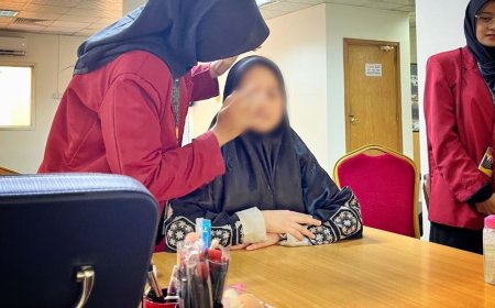 Mahasiswa UMY Beri Pelatihan Make Up Artist untuk Pekerja Migran Indonesia di Jeddah