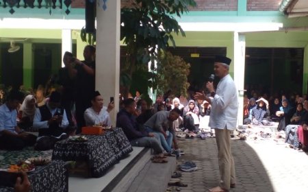 Ganjar Pranowo Disambut Ribuan Santri di Bantul