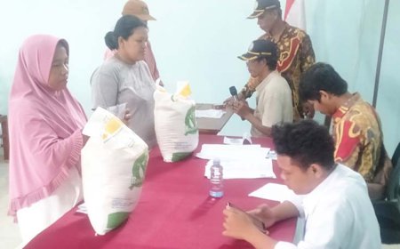 235 KPM di Desa Bono Tulung Menerima Beras dari BAPANAS