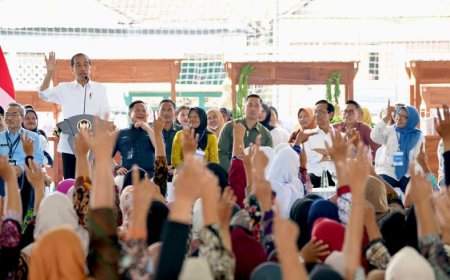 Modal Berputar Rp 237 Triliun, Jokowi Bertemu 5 Ribu Nasabah Mekaar