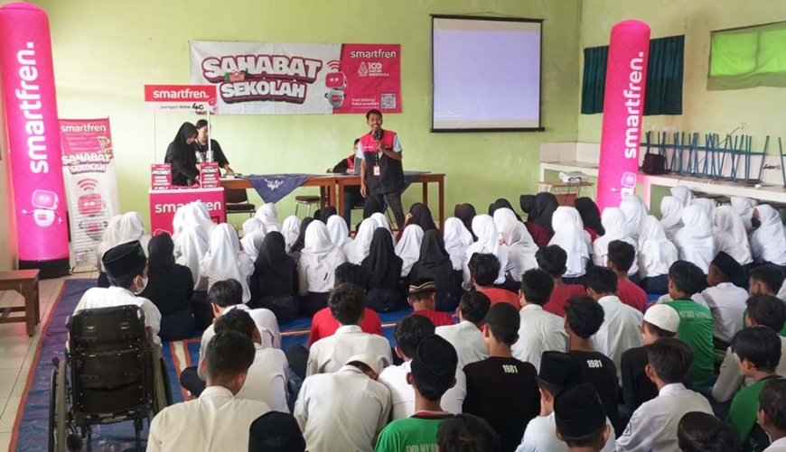 Menjangkau 154 Sekolah di DIY & Jawa Tengah, Smartfren Menggelar Smartfren Pelatihan Literasi Digital