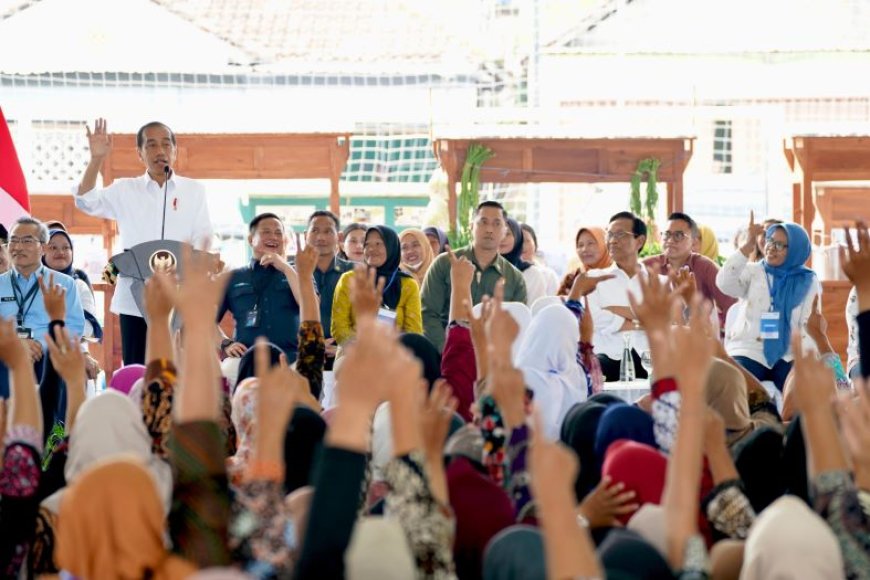 Modal Berputar Rp 237 Triliun, Jokowi Bertemu 5 Ribu Nasabah Mekaar