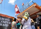 Bawaslu DIY Diganjar “Krupuk Mlempem Award”, Massa Tuntut Pemilu Ulang dan Reformasi Jilid 2