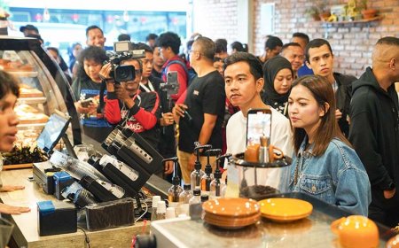 Sambangi Sate Celup Milik Baim Wong, Gibran Bilang Penasaran