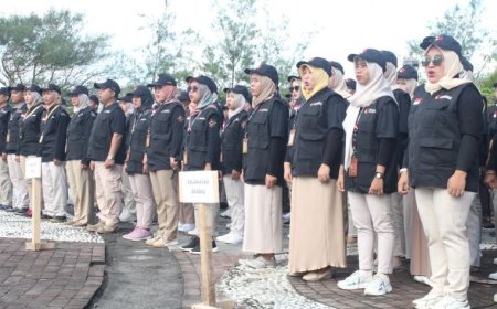 567 Pengawas Pemilu Apel Siaga di Pantai Dewa Ruci Purworejo
